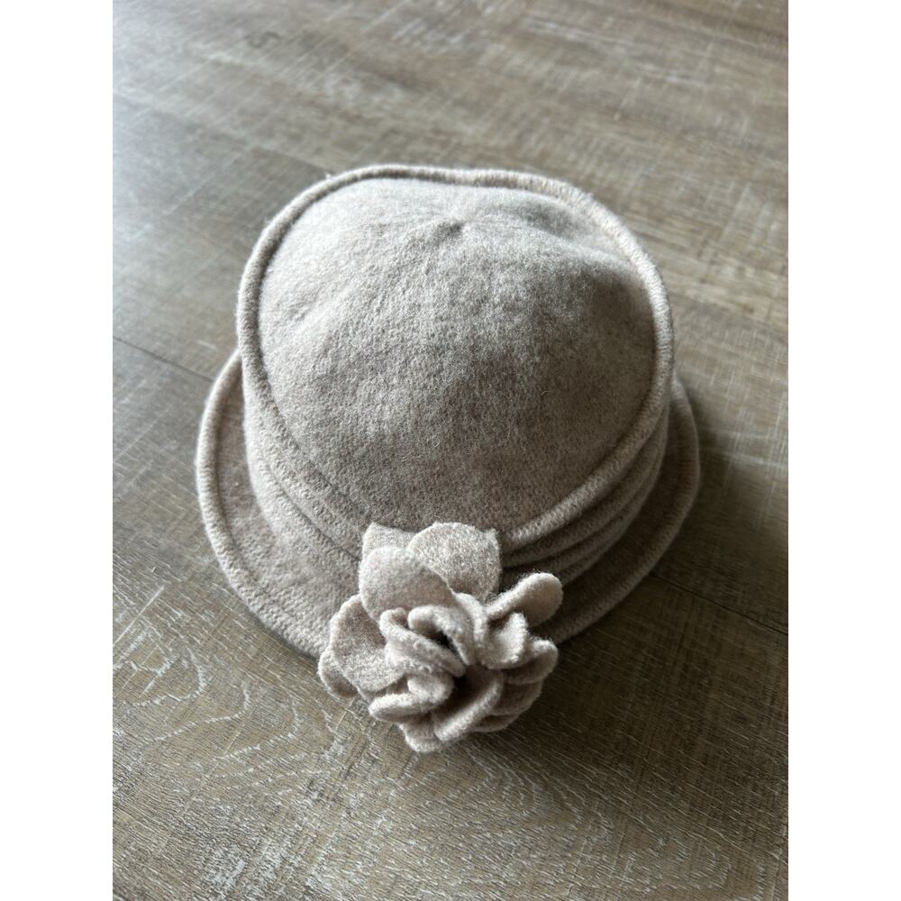 Scala Handmade 100% Wool Cloche Hat Taupe Bow Accent Classic Old Money Preppy